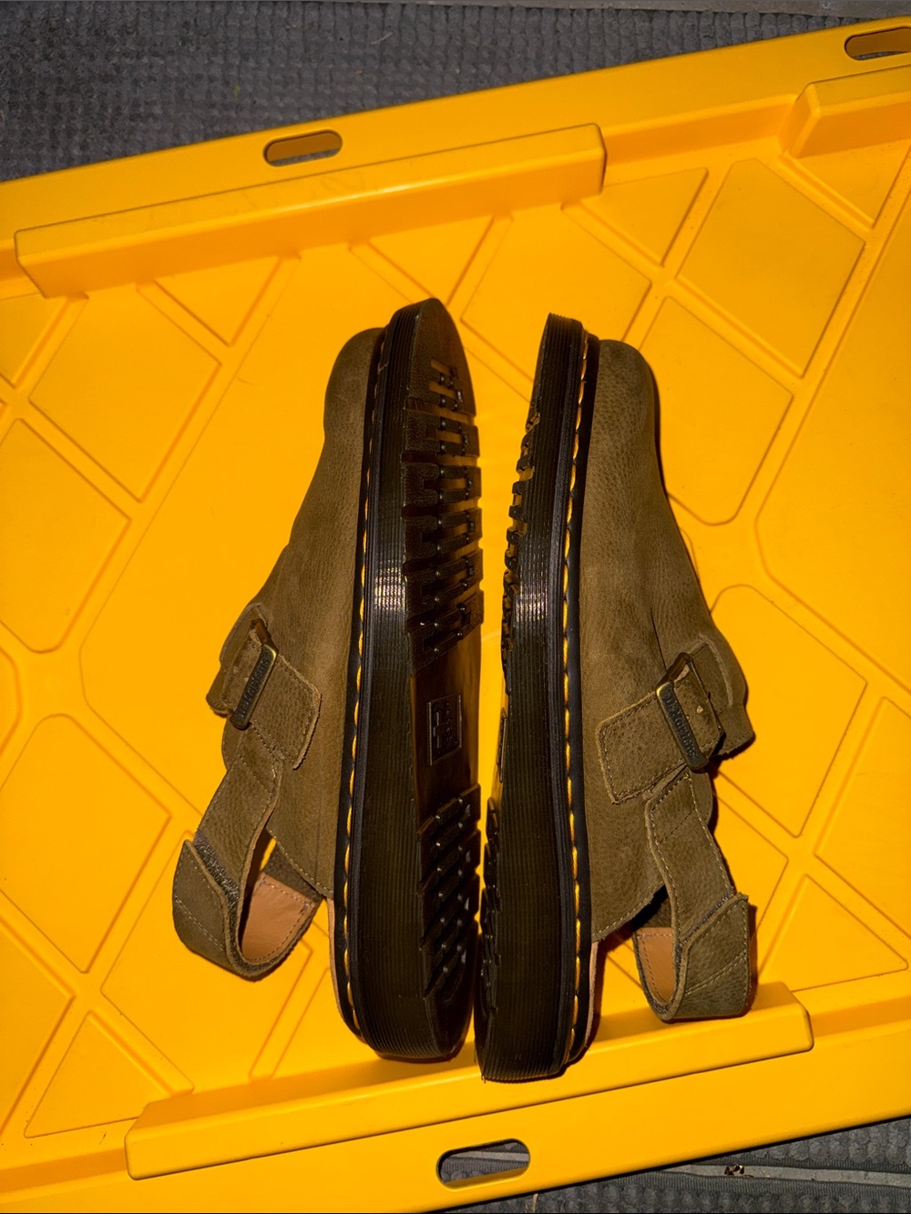 Dr Martens Jorge II tumbled leather adjustable sandals- US 11 EUC OLIVE GREEN - Picture 3 of 9
